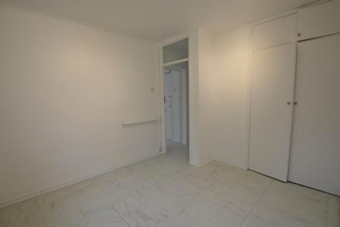 2 Bedroom Apartment To Rent In Chingford Lane, Woodford Green, IG8