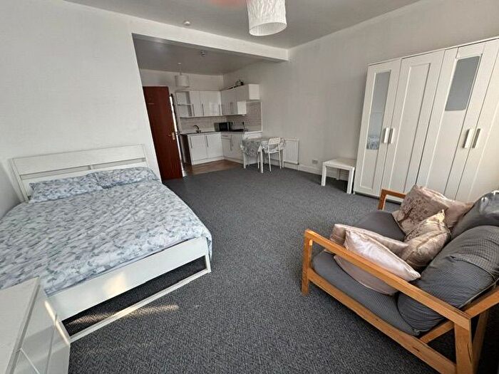Studio To Rent In Cecil Road, Hounslow, TW3