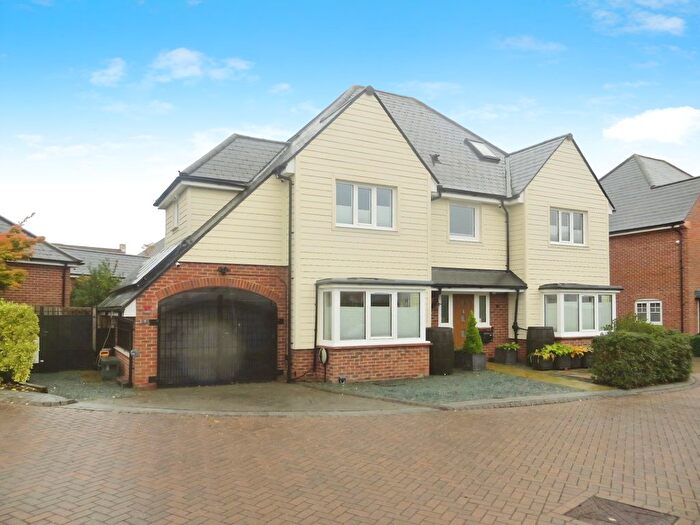 7 Bedroom Detached House For Sale In Brickyard Way, Faygate, RH12
