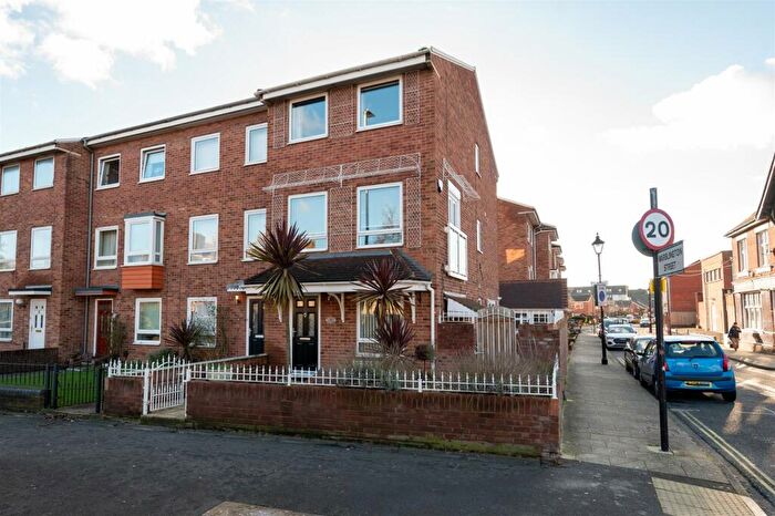 4 Bedroom Semi-Detached House To Rent In St. Georges Road, Portsmouth, PO1