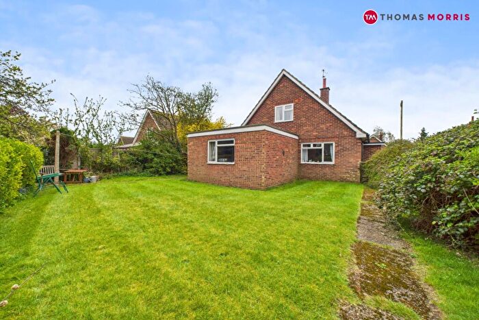 3 Bedroom Link Detached House For Sale In Weir Road, Hemingford Grey, Huntingdon, Cambridgeshire, PE28