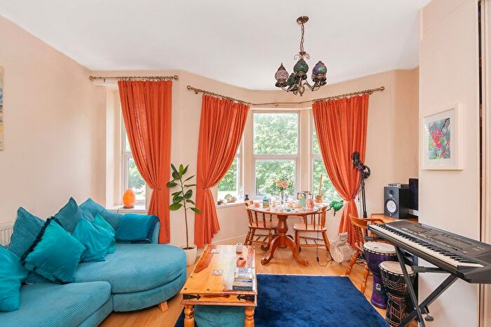 3 Bedroom Maisonette For Sale In Fox Road, Easton, BS5