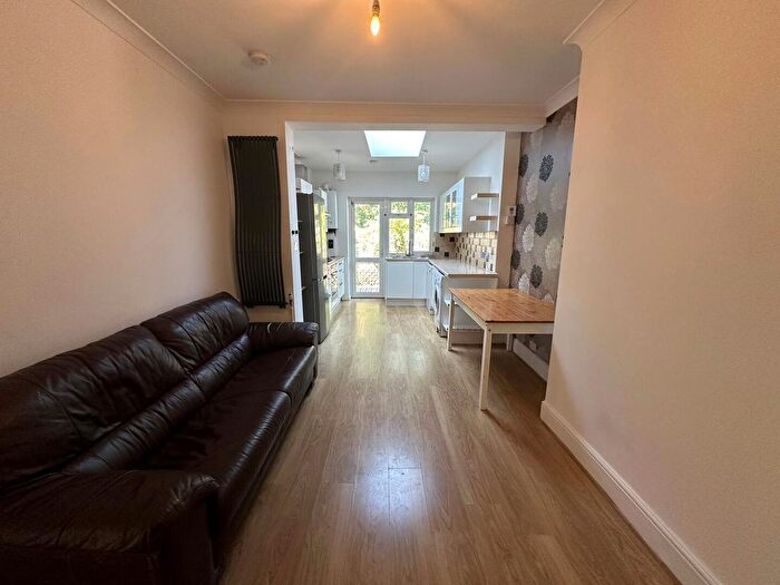 4 Bedroom Property To Rent In Oakdale Road, Manor House, London, N4