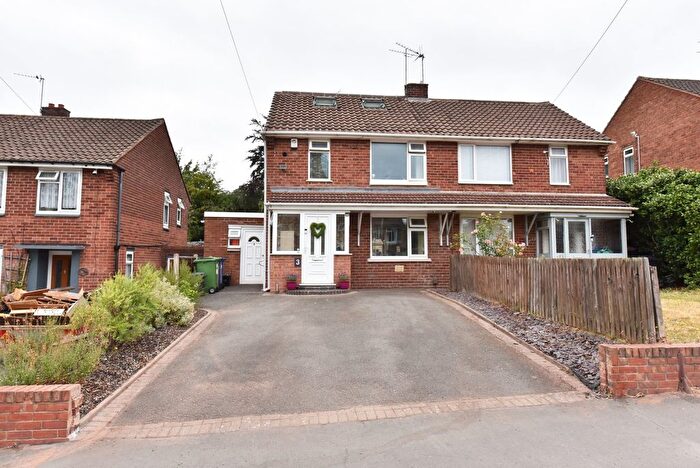 3 Bedroom Semi-Detached House For Sale In Kingswinford, Standhills Road, DY6