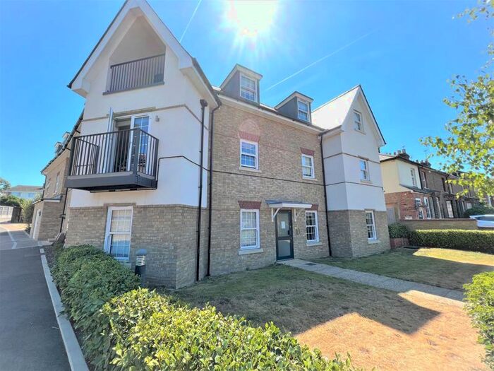 2 Bedroom Flat To Rent In Crescent Road, Warley, Brentwood, CM14