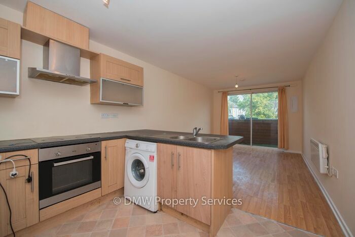 2 Bedroom Flat To Rent In Hucknall Road, Sherwood, Nottingham, NG5