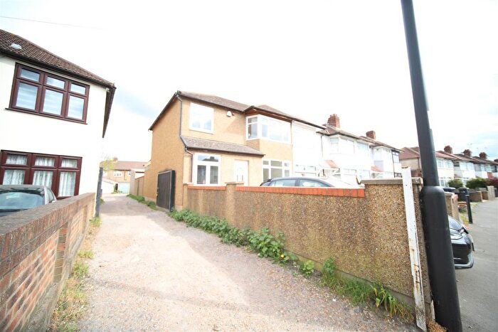 5 Bedroom Semi-Detached House To Rent In Nightingale Road, London, N9