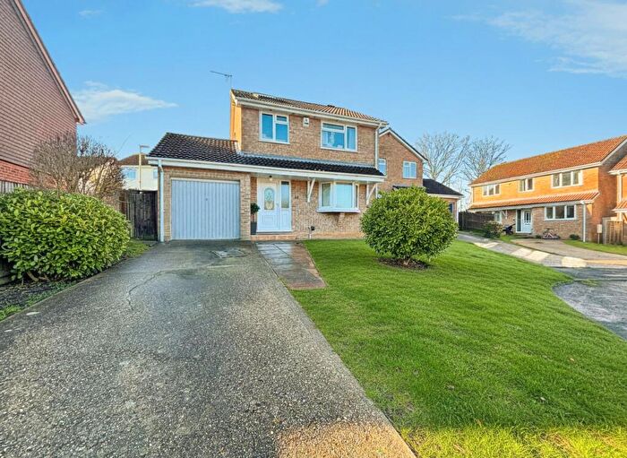 3 Bedroom Detached House For Sale In Gilbert Close, Alderholt, SP6