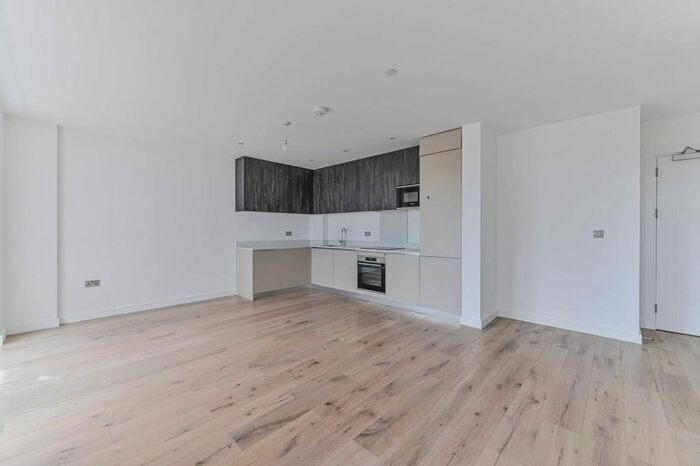 2 Bedroom Flat To Rent In Boulevard Point, Croydon, CR0