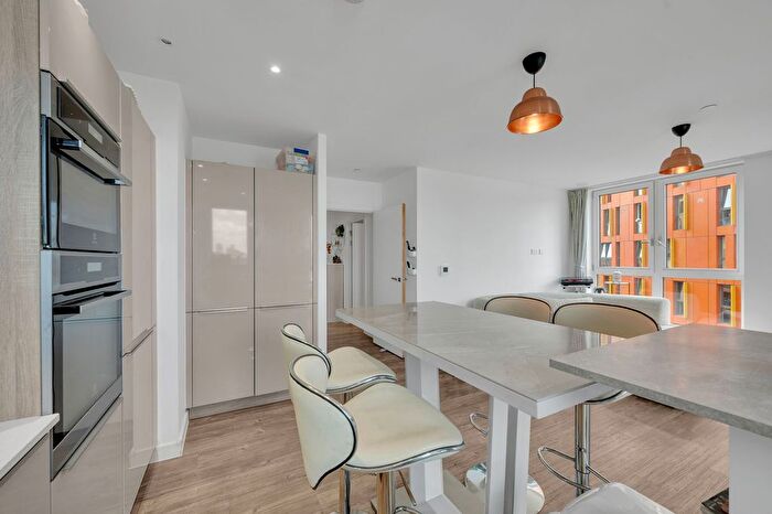 3 Bedroom Flat To Rent In Telegraph Avenue, Loop Court, SE10