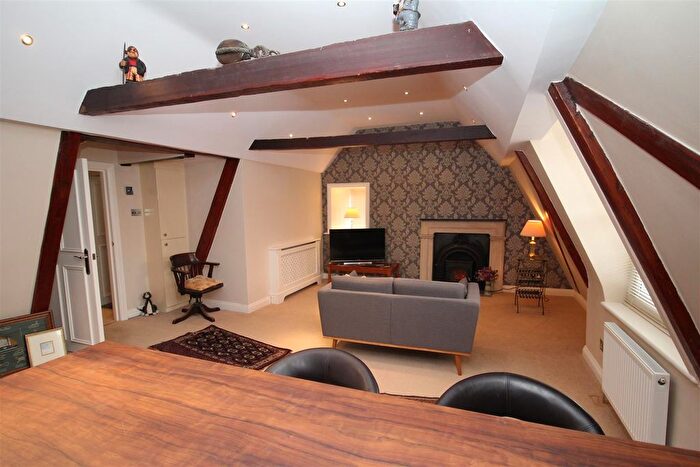 2 Bedroom Flat To Rent In Market Close, Poole, BH15