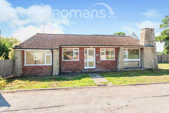 3 Bedroom Bungalow To Rent In Reading Road, RG40