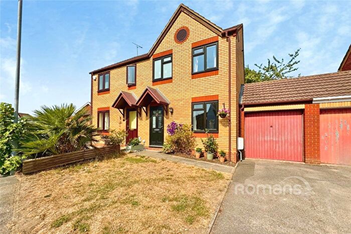 3 Bedroom Semi-Detached House For Sale In Thorburn Chase, College Town, Sandhurst, GU47