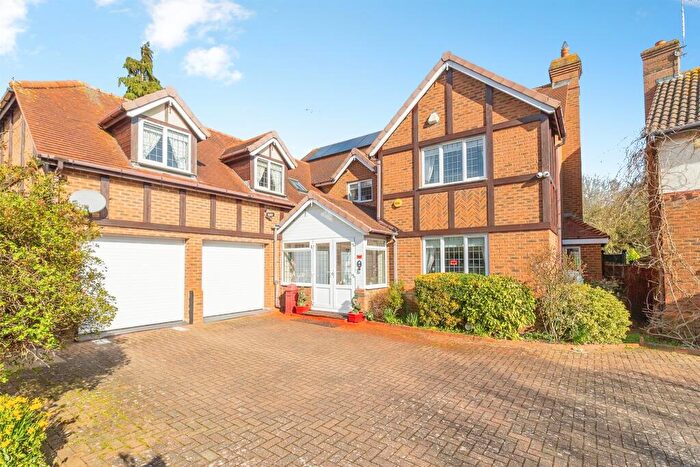 5 Bedroom Detached House For Sale In Linceslade Grove, Loughton, Milton Keynes, MK5