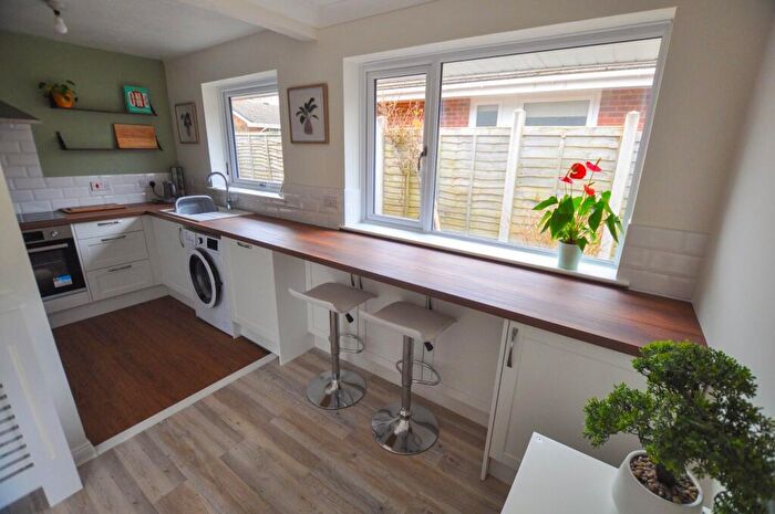 2 Bedroom Bungalow For Sale In Hilltop Close, Ferndown, BH22