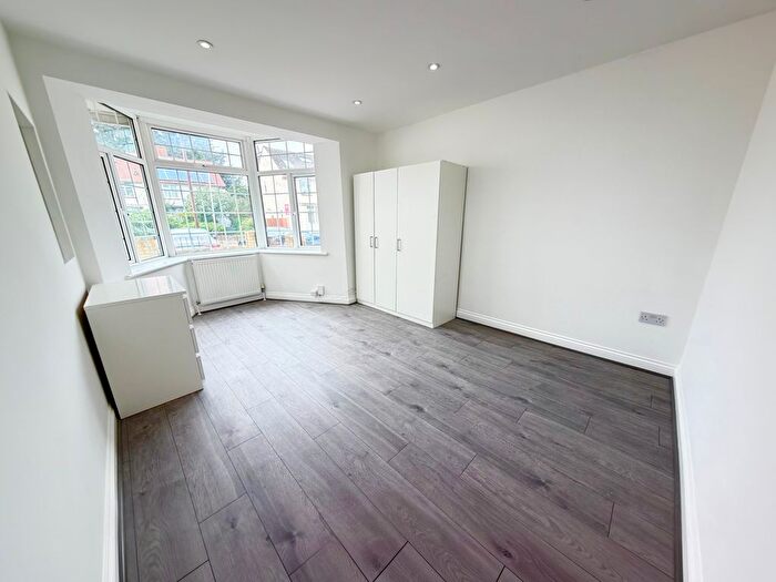 1 Bedroom Flat To Rent In Thorn Close, Northolt, UB5