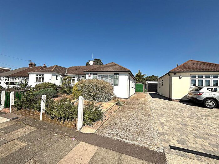 2 Bedroom Semi-Detached Bungalow For Sale In Abbotts Walk, Bexleyheath, DA7