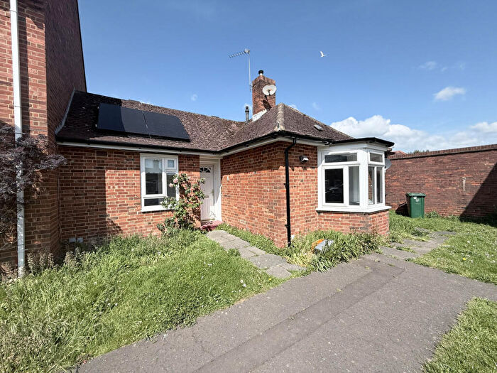 2 Bedroom Bungalow For Sale In Taverner Place, Chichester, PO19