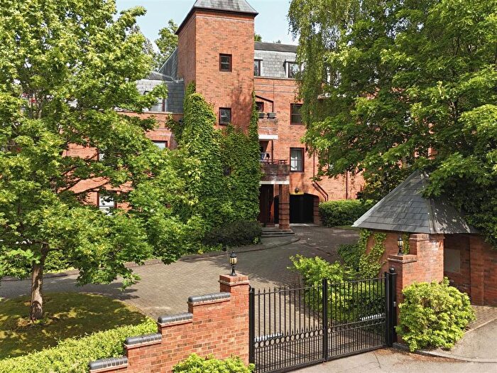 2 Bedroom Apartment For Sale In Roxborough Park, Harrow On The Hill, HA1
