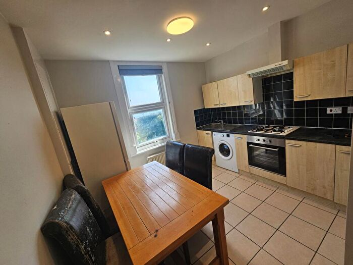 2 Bedroom Flat To Rent In High Road, Woodford Green, IG8