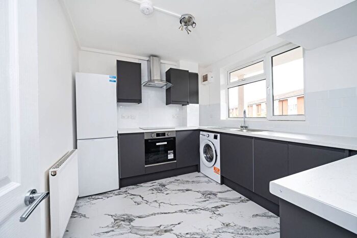 3 Bedroom Maisonette To Rent In Gilpin Road, Clapton, London, E5