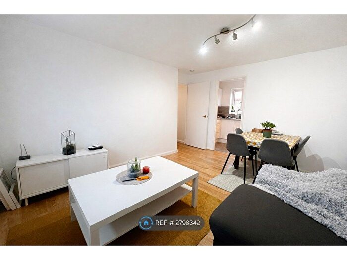 2 Bedroom Flat To Rent In Longlands Court, Mitcham, CR4