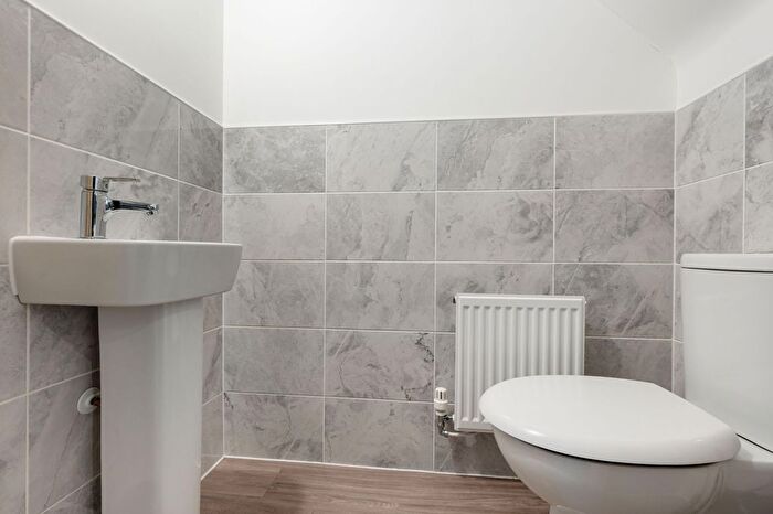 3 Bedroom End Of Terrace House For Sale In Handford Crescent, Shirley, B90