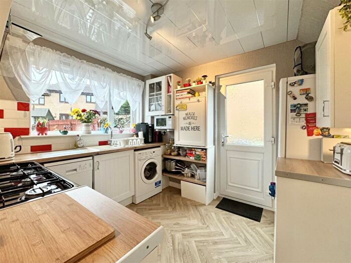 3 Bedroom Semi-Detached House For Sale In Waukglen Crescent, Glasgow, G53