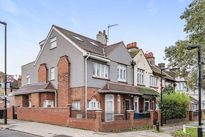 2 Bedroom Flat To Rent In Horn Lane, Acton, London, W3