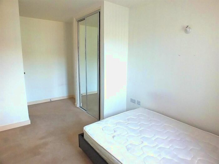 1 Bedroom Flat To Rent In Vantage Building, Station Approach. Hayes, UB3