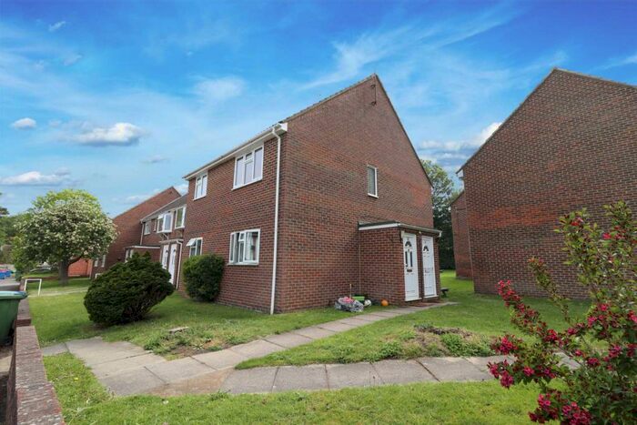 2 Bedroom Apartment To Rent In Barracane Drive, Crowthorne, RG45