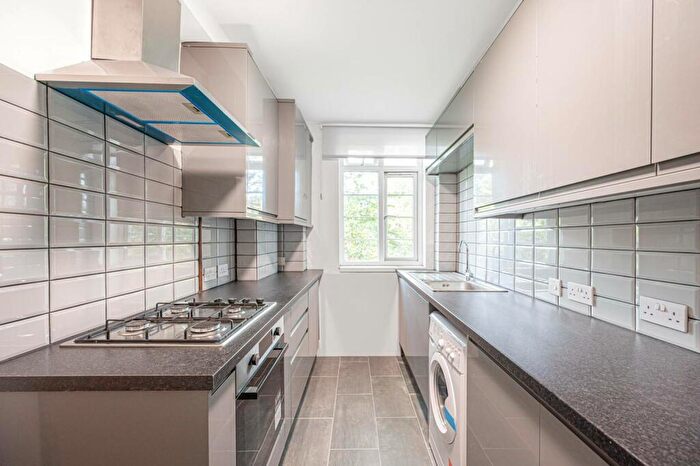 3 Bedroom Flat To Rent In Waverley Grove, Finchley, London, N3