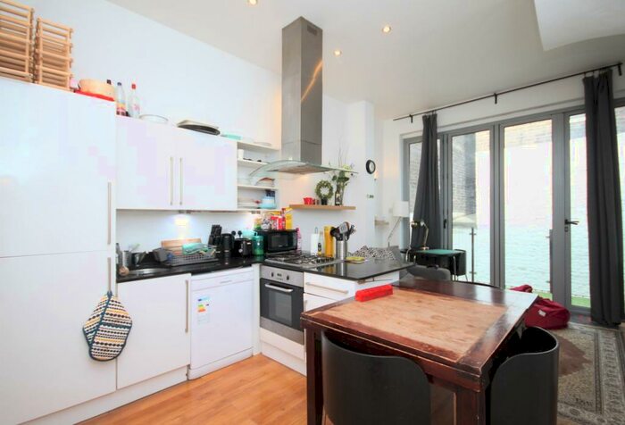 3 Bedroom Flat To Rent In Royal College Street, Camden, NW1