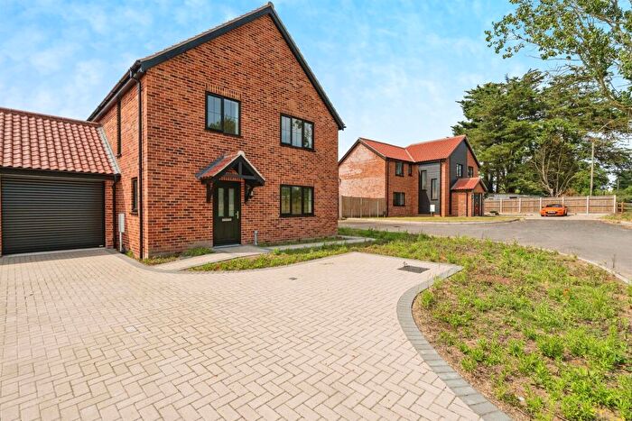 3 Bedroom Link Detached House For Sale In Butt Lane, Burgh Castle, Great Yarmouth, NR31