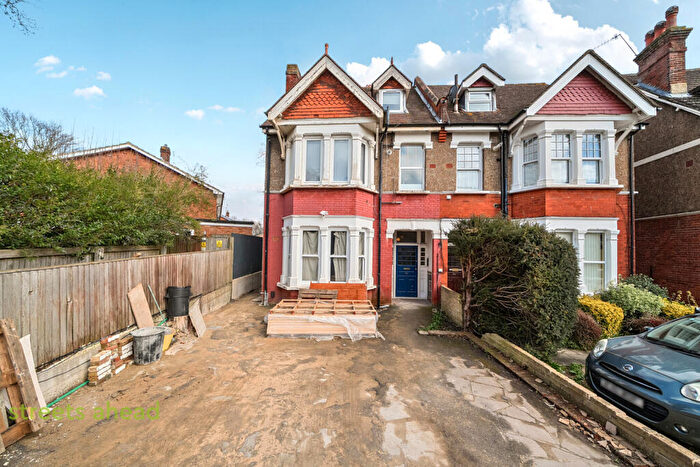 Apartment For Sale In St. Augustines Avenue, South Croydon, CR2