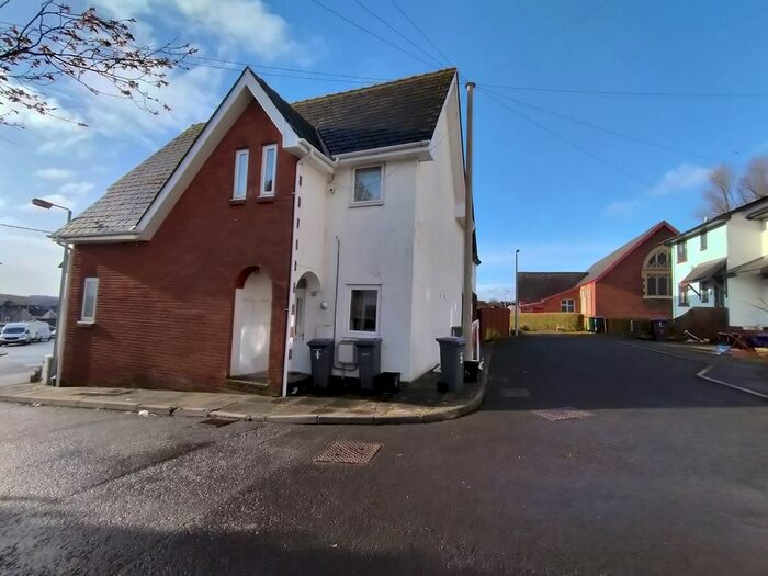 2 Bedroom Flat To Rent In St. Oswalds Close, Sebastopol, Pontypool, NP4