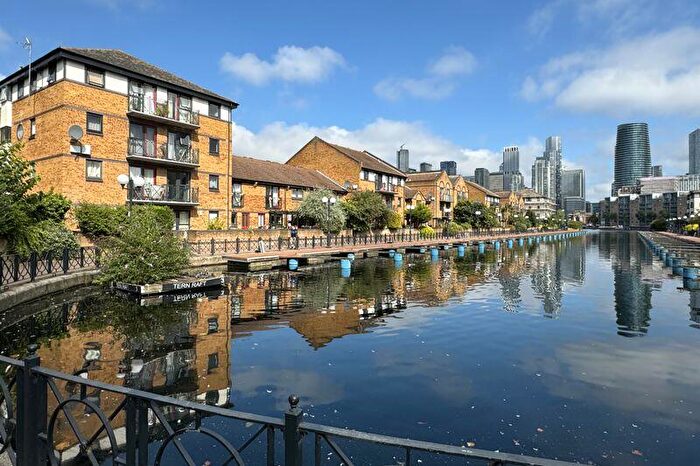2 Bedroom Flat To Rent In Whiteadder Way, Isle Of Dogs, E14