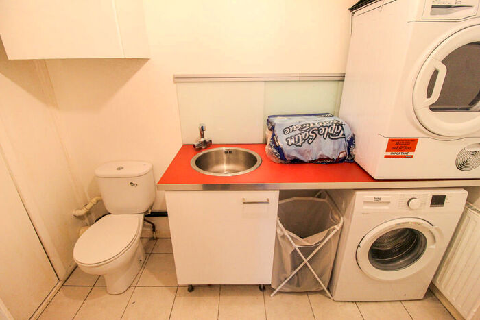 2 Bedroom Apartment To Rent In Beech Court, Willowbank, M14