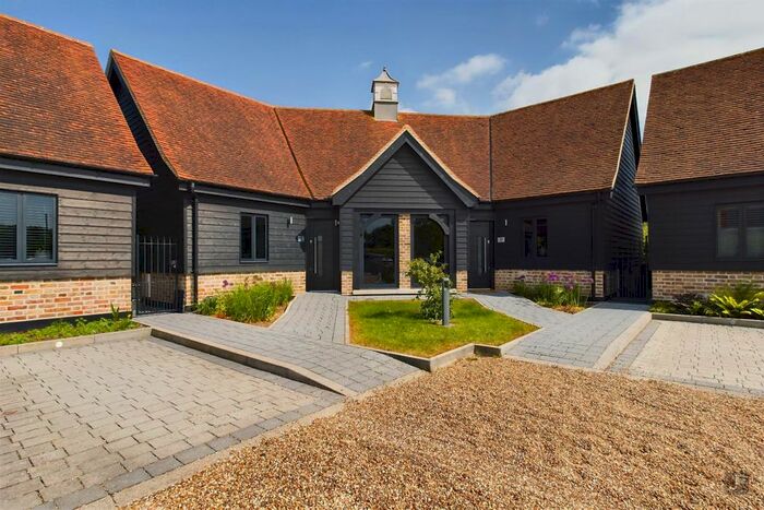 2 Bedroom Property For Sale In Kemps Farm Mews, Dennises Lane, South Ockendon, RM15