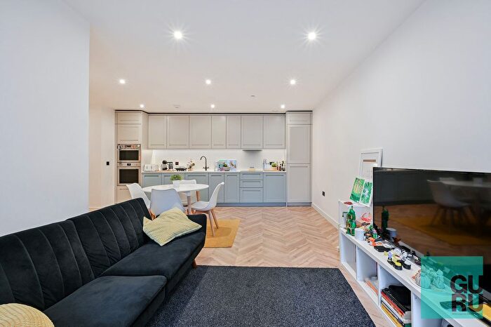 2 Bedroom Flat To Rent In Royal Exchange, London, KT1