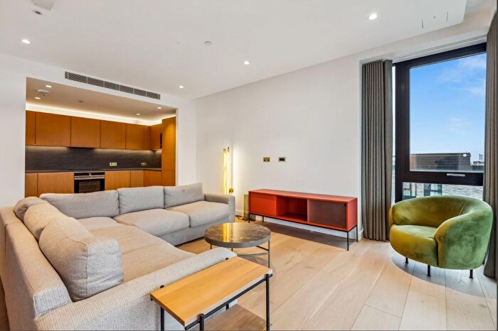 3 Bedroom Flat To Rent In Camley Street, Kings Cross, N1C