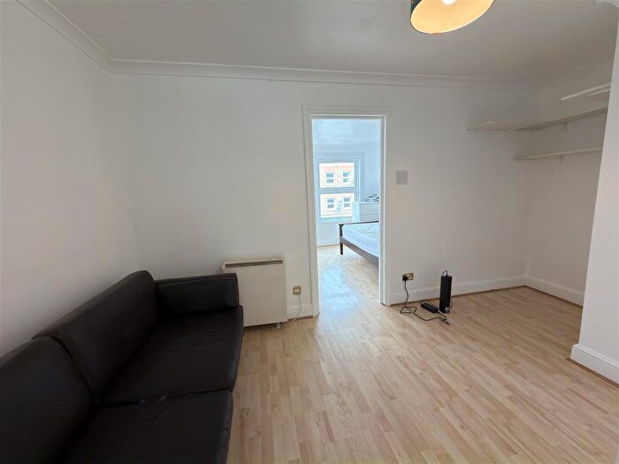 1 Bedroom Flat To Rent In Bethnal Green Road, London, E2