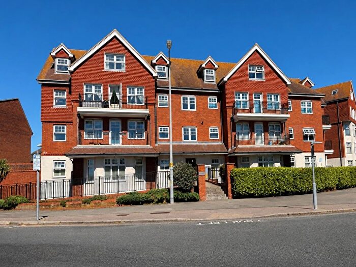 3 Bedroom Flat For Sale In Station Road, Bexhill On Sea, TN40