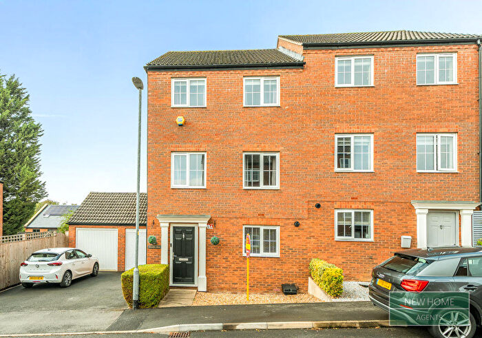 4 Bedroom Semi-Detached House For Sale In Bramble Close, Northampton, NN3