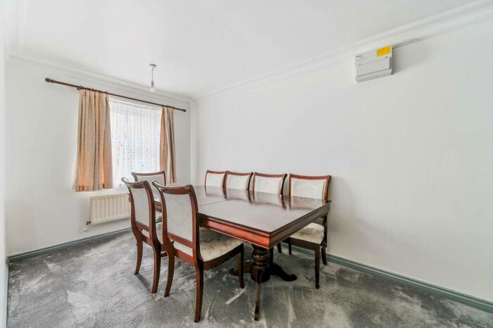 4 Bedroom Semi-Detached House To Rent In Sycamore Close, South Croydon, CR2