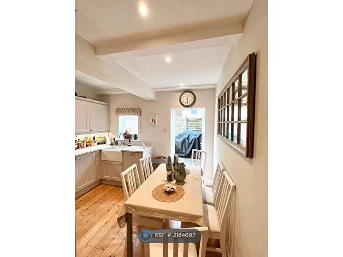 2 Bedroom Flat To Rent In Marcus Street, London, SW18