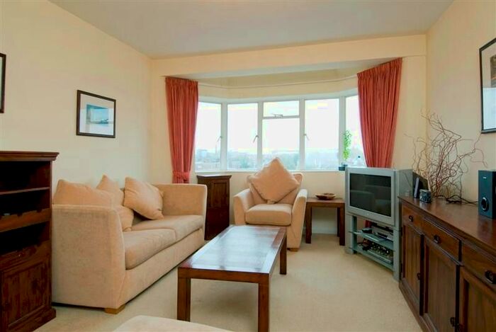 1 Bedroom Flat To Rent In Barton Court, Barons Court Road, London, Greater London, W14