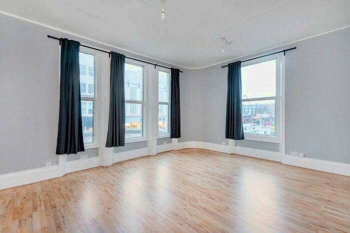 Studio To Rent In Kilburn High Road, London, NW6