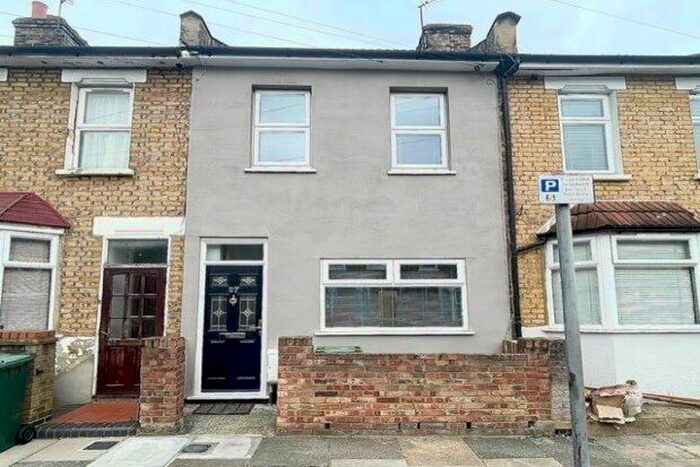 2 Bedroom Property To Rent In Tennyson Road, Stratford, E15