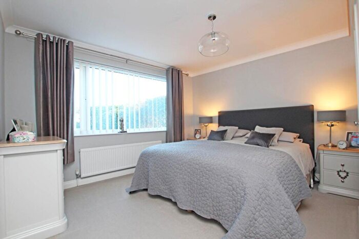 2 Bedroom Detached House For Sale In Angus Close, Eastbourne, BN20